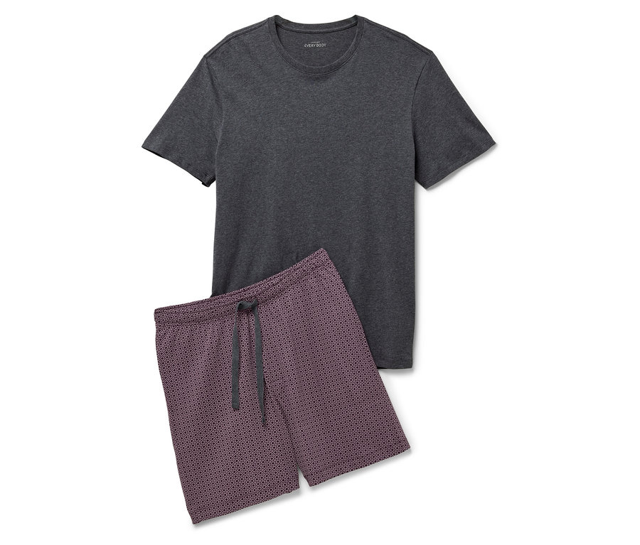 Szara koszulka i wzorzyste szorty na białym tle.