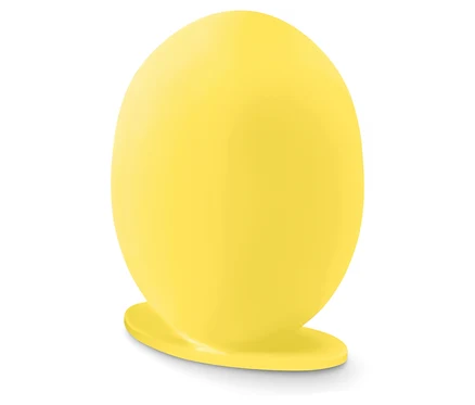 Żółta lampka na białym tle.