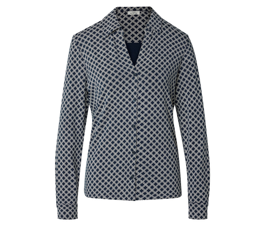 Granatowa bluzka we wzory geometryczne.