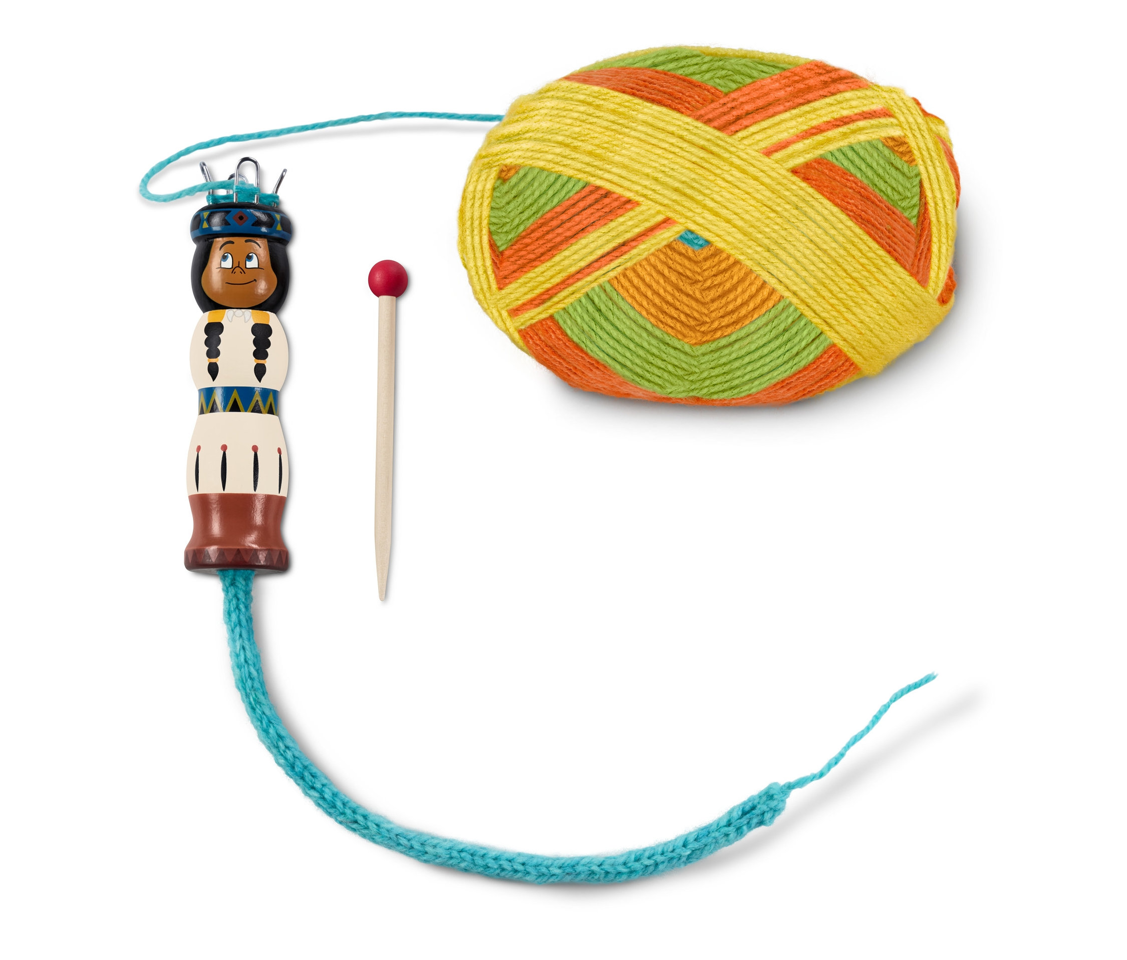 Zestaw laleczki dziewiarskiej «Yakari» z motkiem wełny, igłą dziewiarską i ramką dziewiarską.