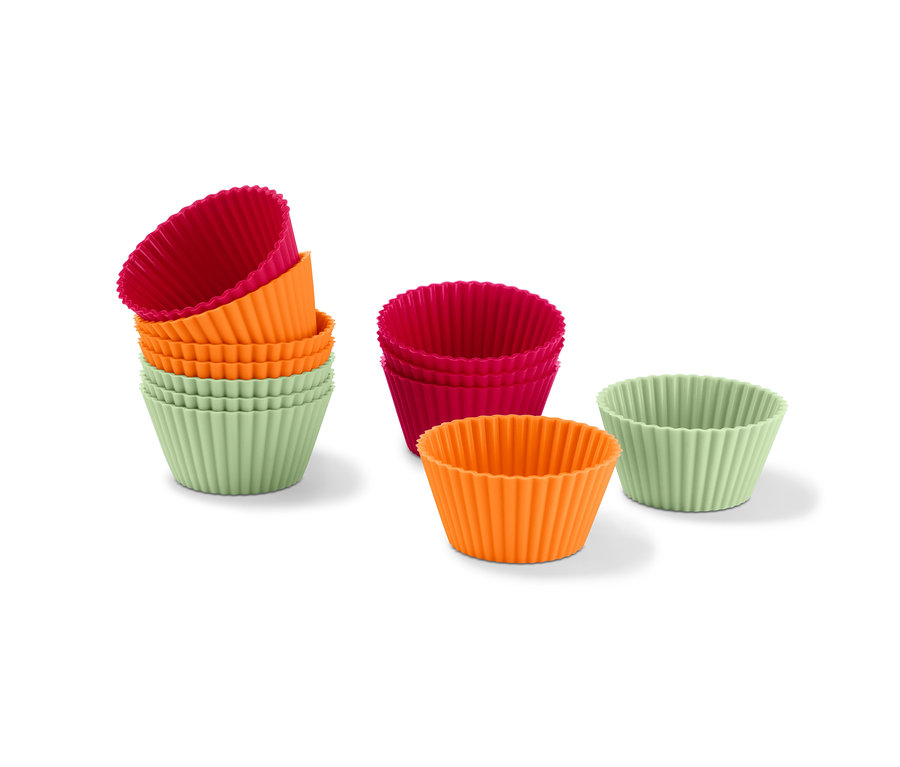 Zestaw 12 foremek do muffinek w kolorach zielonym, pomarańczowym i różowym.