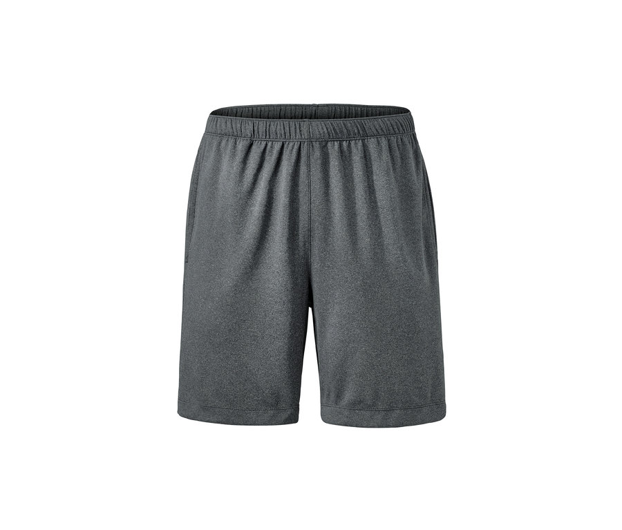 Szare spodenki sportowe.