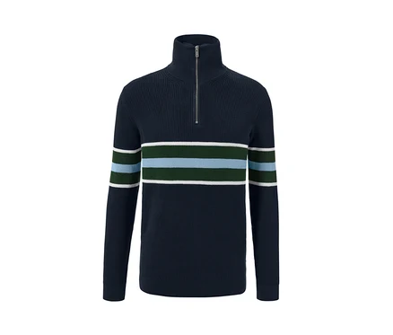 Granatowy sweter z golfem i paskami na piersi.