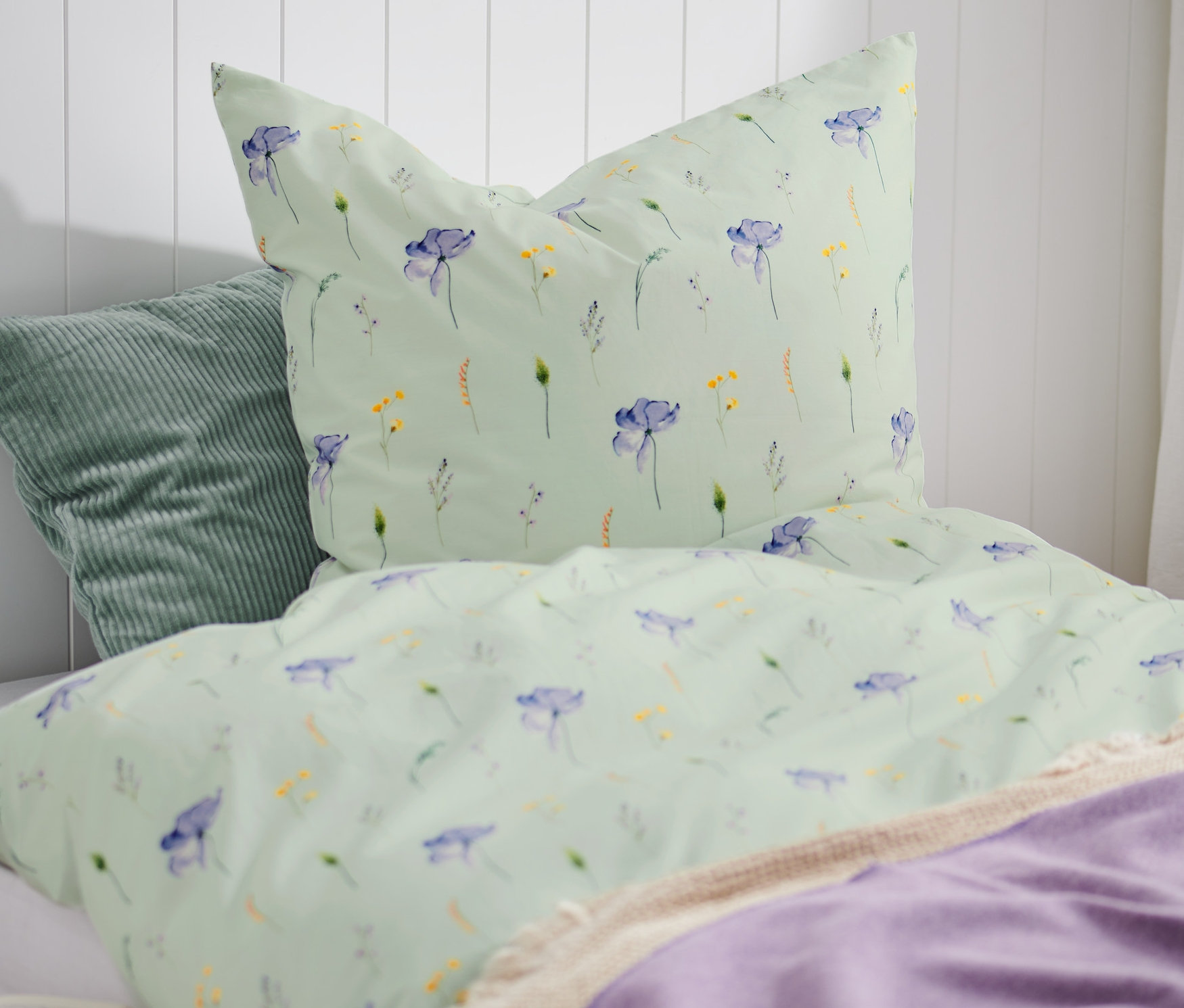 Łóżko z pościelą bawełnianą premium w rozmiarach standardowym, podwójnym i niestandardowym, z kwiatowym wzorem.