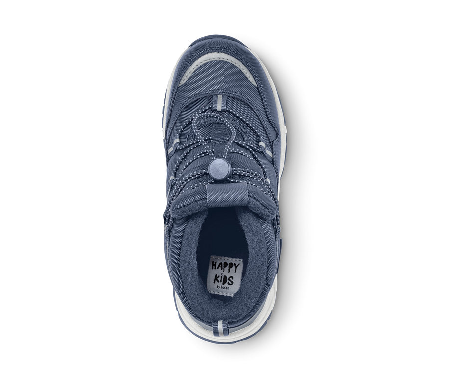 Szczegółowy widok z góry na niebieskie dziecięce buty termiczne.