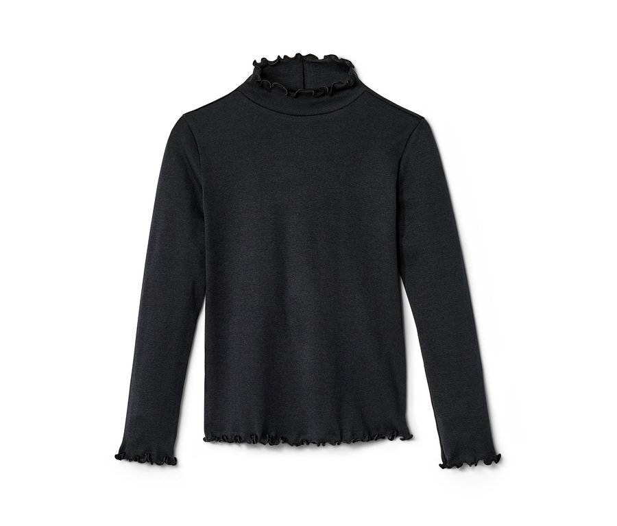 Czarna koszulka dziecięca z długim rękawem leży na białym tle.