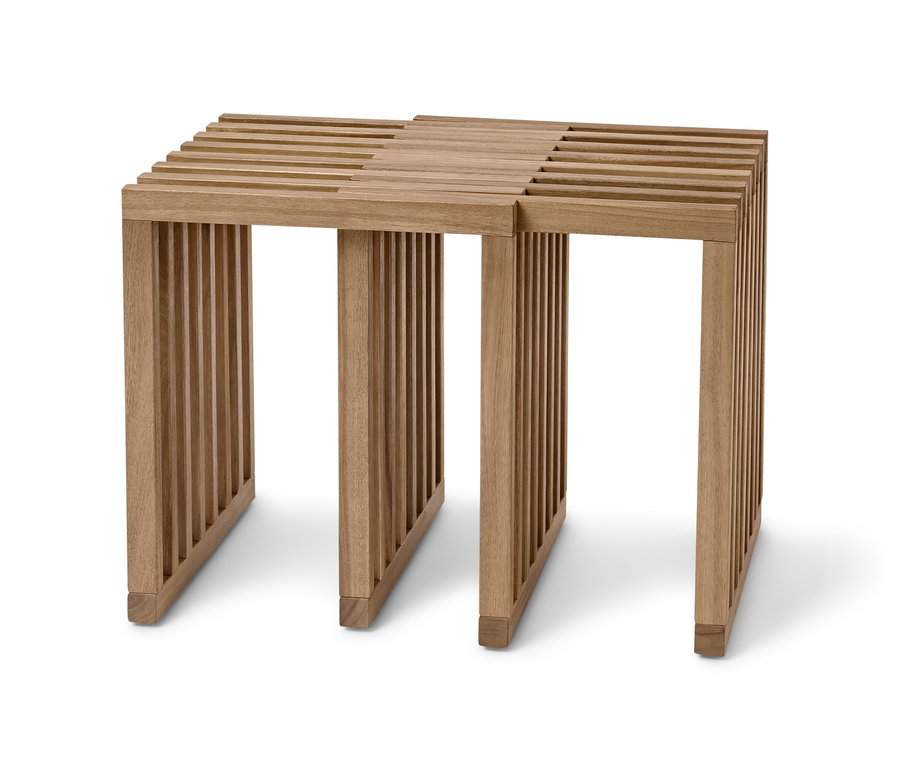 Rozkładany stołek z drewna.