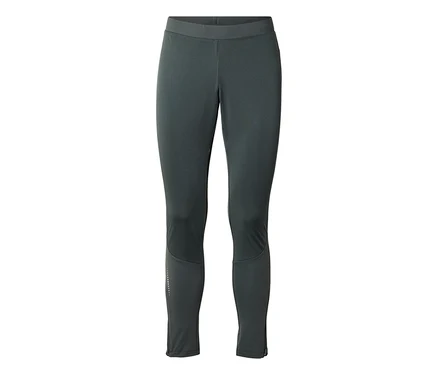 Ciemnoszare legginsy sportowe z szerokim pasem, odblaskowymi kropkami na lewej łydce i zamkami błyskawicznymi przy kostkach.