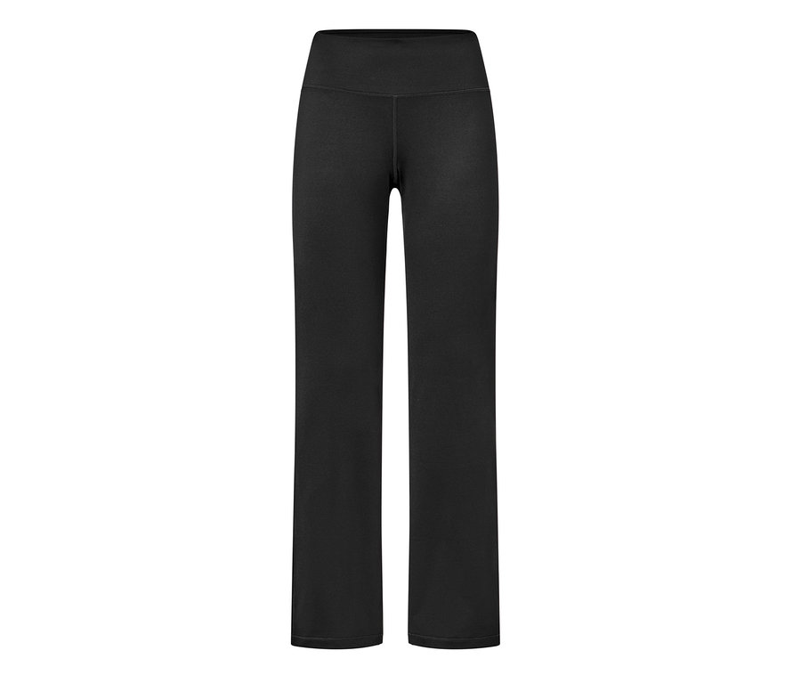 Czarne spodnie sportowe modelujące sylwetkę.