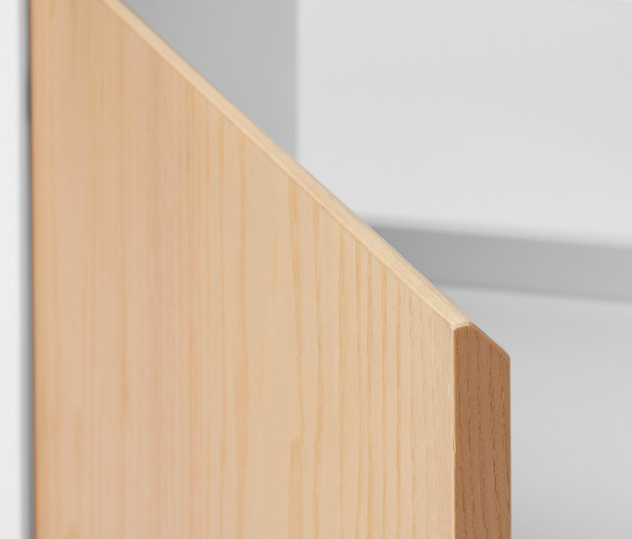 Fragment szafki pod umywalkę z boczną przegródką.