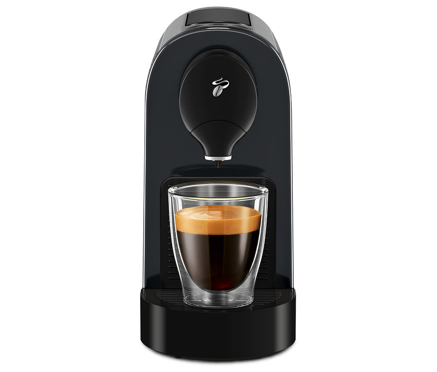 Czarny ekspres do kawy Cafissimo pure+ z filiżanką kawy.