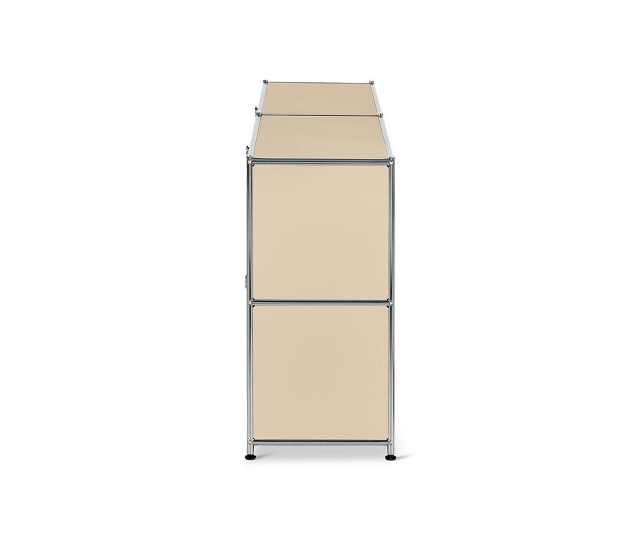 Metalowa szafka typu sideboard „CN3” z 4 klapami.