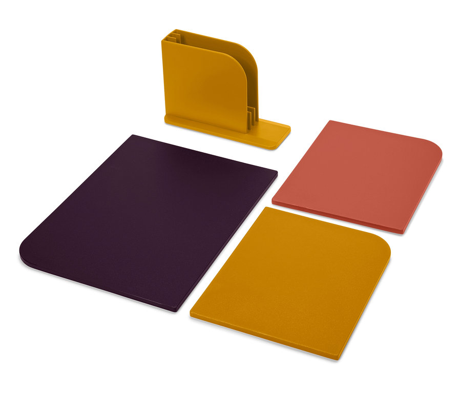 Żółty uchwyt na listy z trzema kolorowymi tablicami na białym tle.