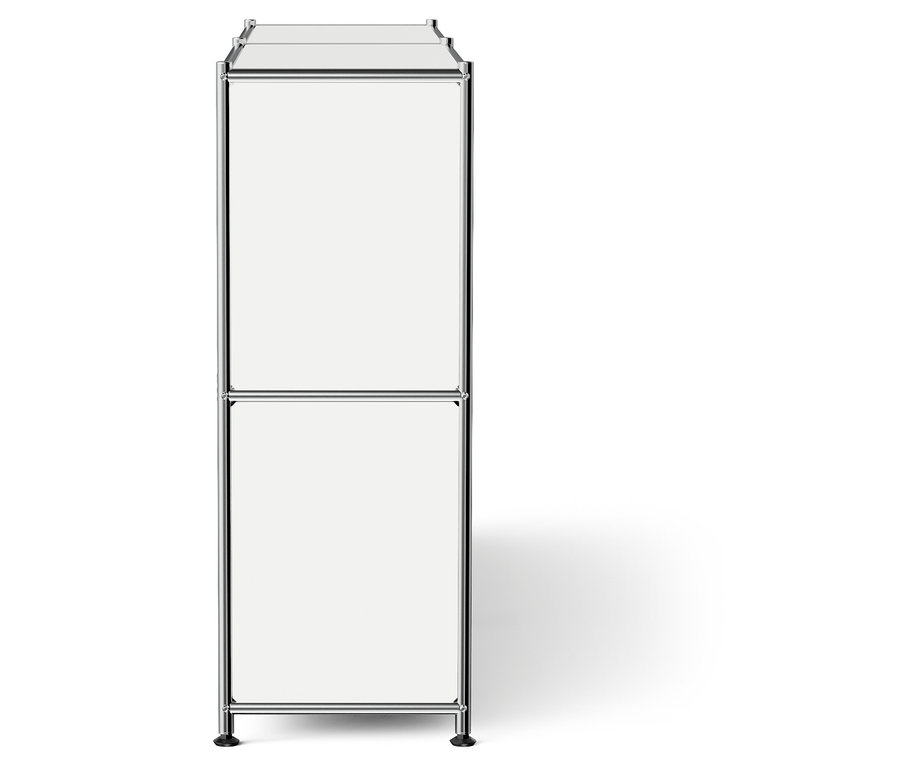 Biały modułowy system przechowywania z chromowaną ramą i dwoma półkami.