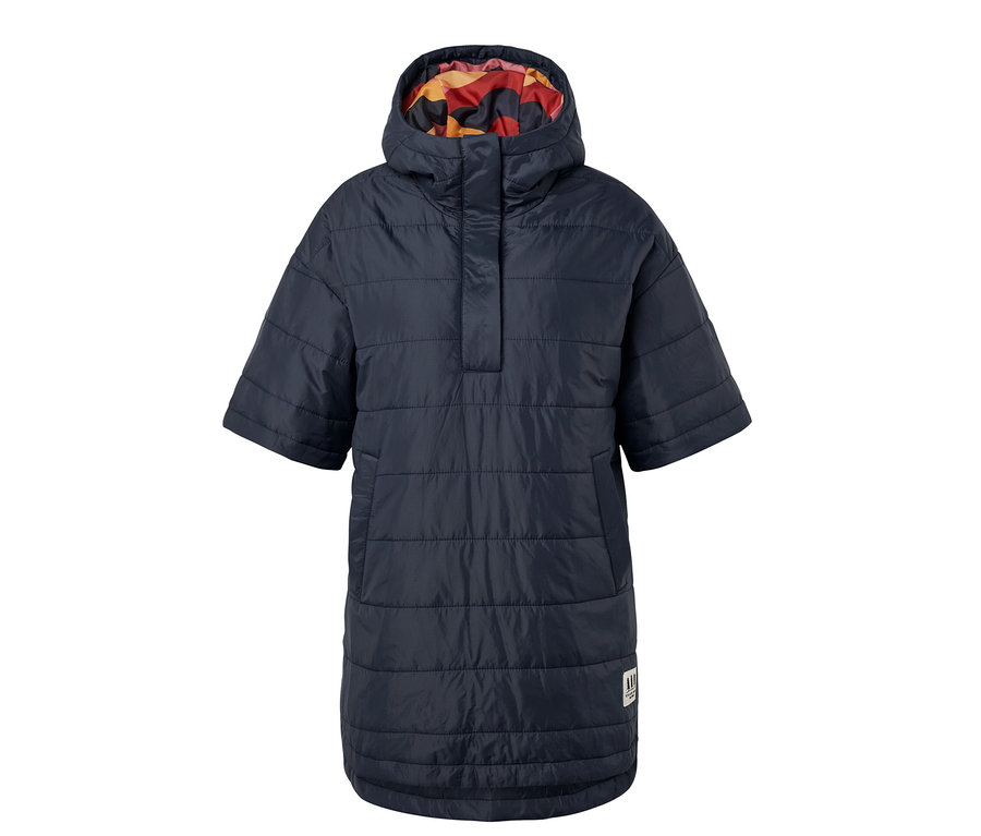 Granatowe poncho outdoorowe z kapturem.