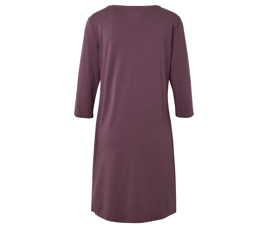 Bordowa sukienka z rękawami 3/4.