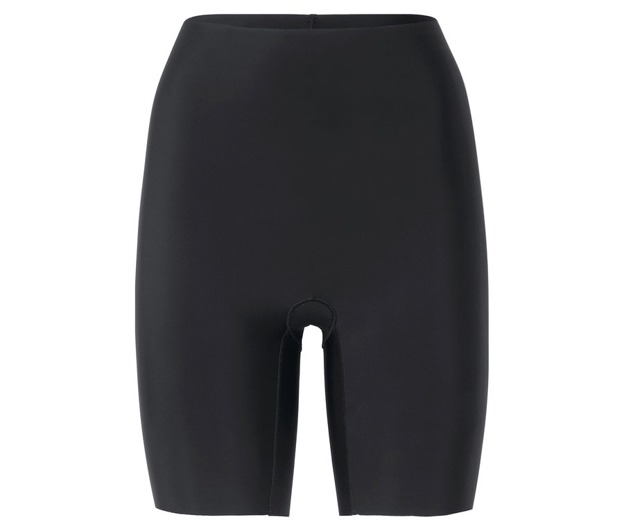 Czarne spodenki modelujące sylwetkę na białym tle.