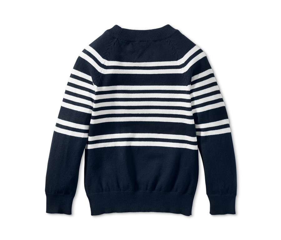 Pasiasty sweter z delikatnej dzianiny.