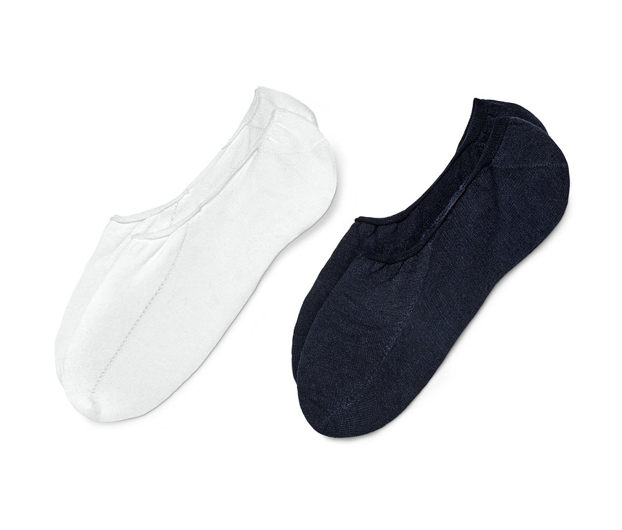 Dwie pary ocieplanych stopek: jedna biała i jedna granatowa.