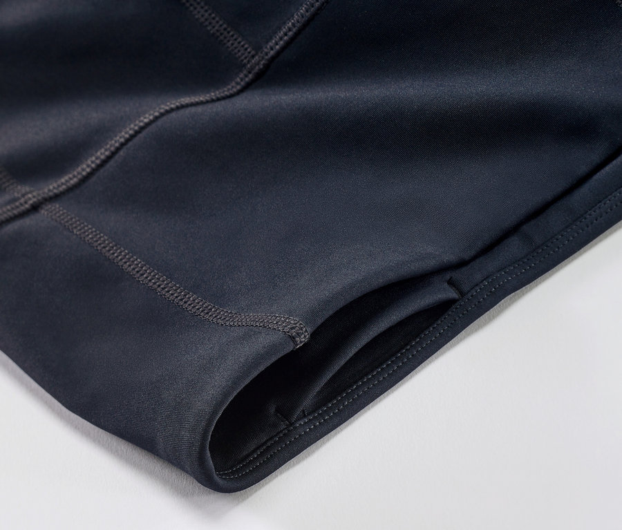 Szczegół legginsów sportowych.