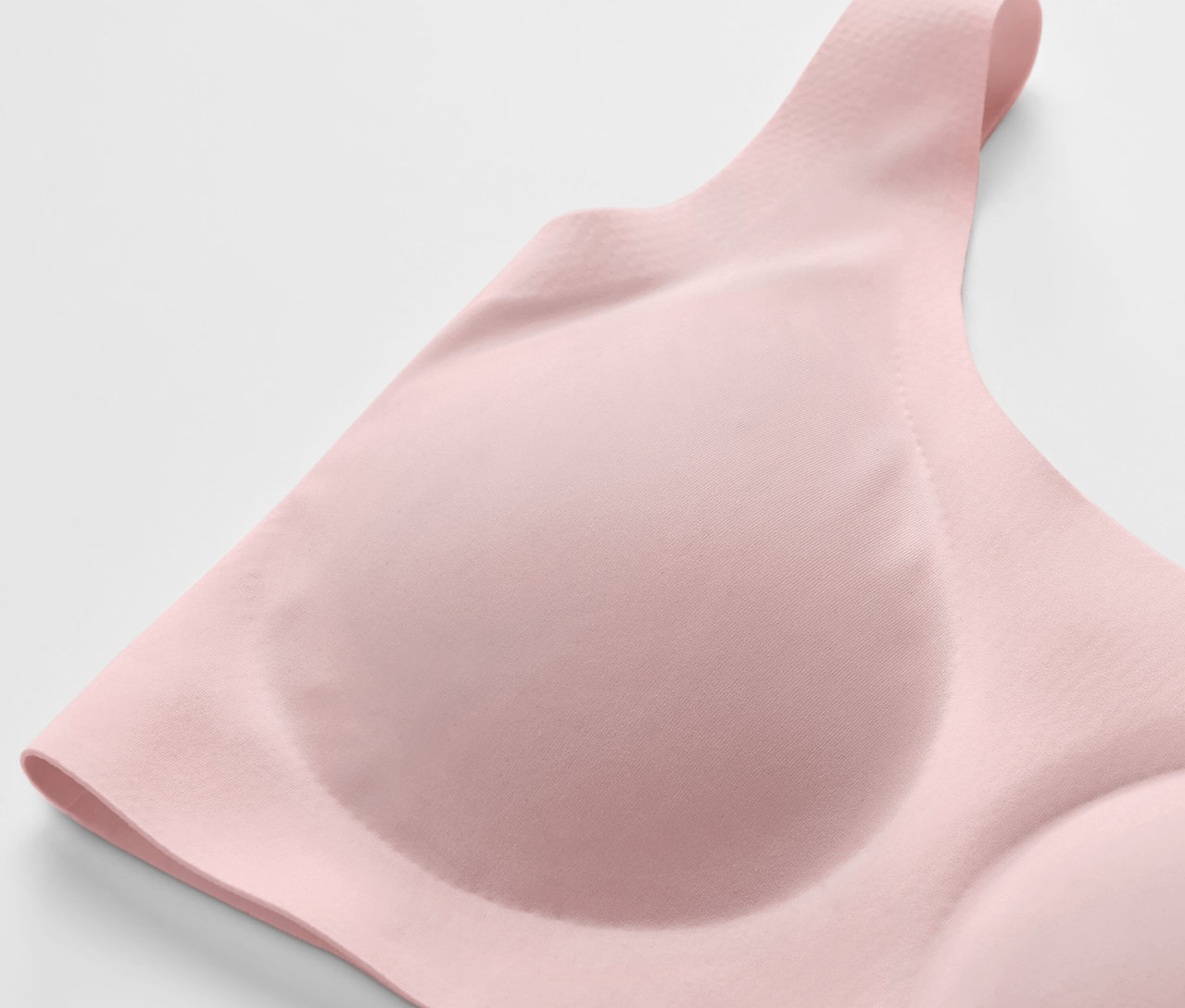 Szczegół różowej, komfortowej braletki „bonded”.