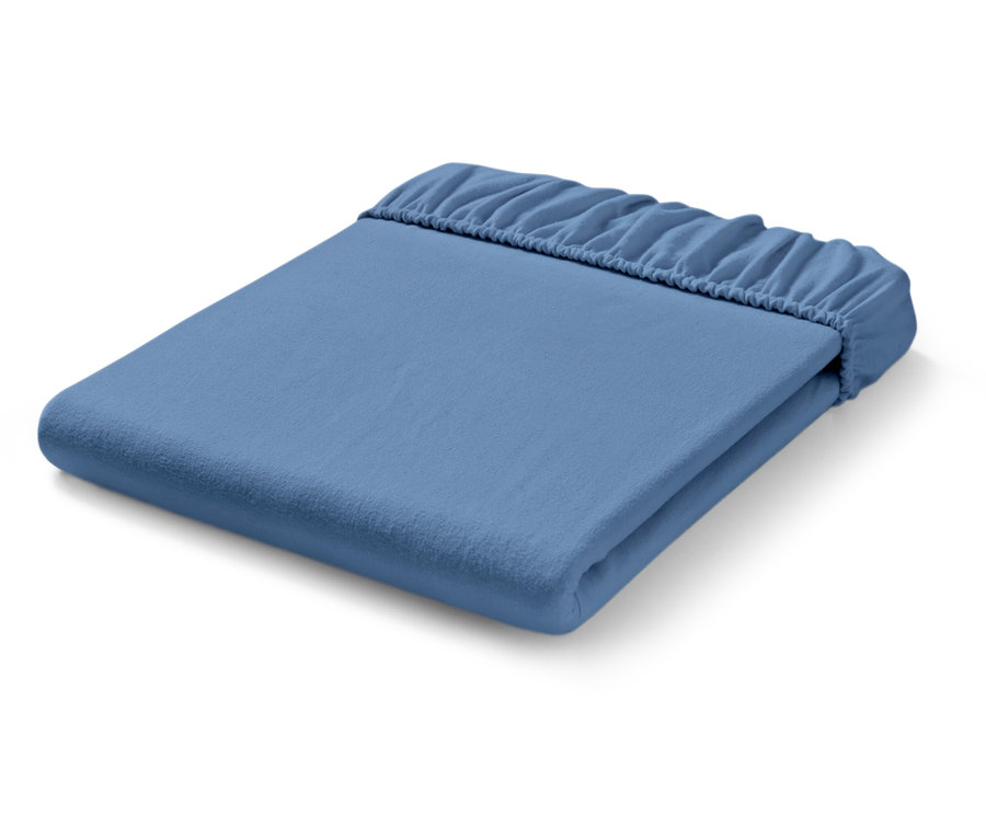 Złożone jasnoniebieskie prześcieradło z gumką z elastycznymi rogami.