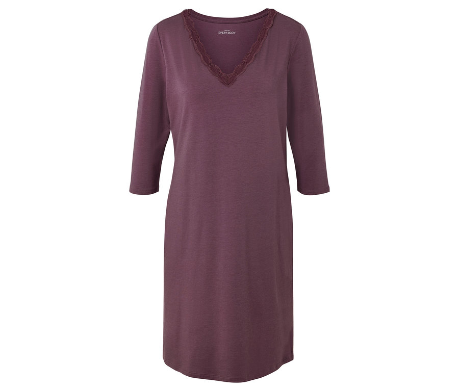 Fioletowa koszula nocna z rękawami 3/4 i dekoltem w serek wykończonym koronką.