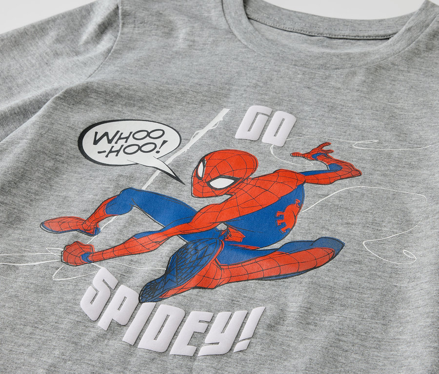 Szara koszulka dziecięca z nadrukiem Spidermana.