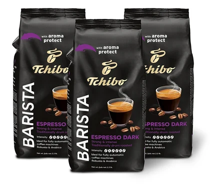 Trzy opakowania kawy BARISTA Espresso Dark – 3x 1 kg kawa w ziarnach na białym tle.