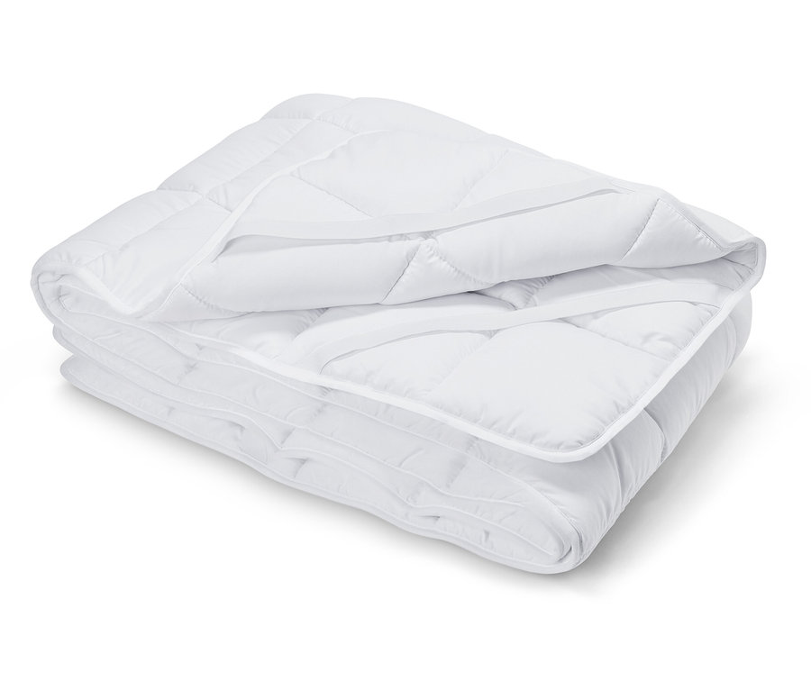 Na białym tle leży złożona, watowana nakładka na materac o wymiarach 90 x 200 cm.