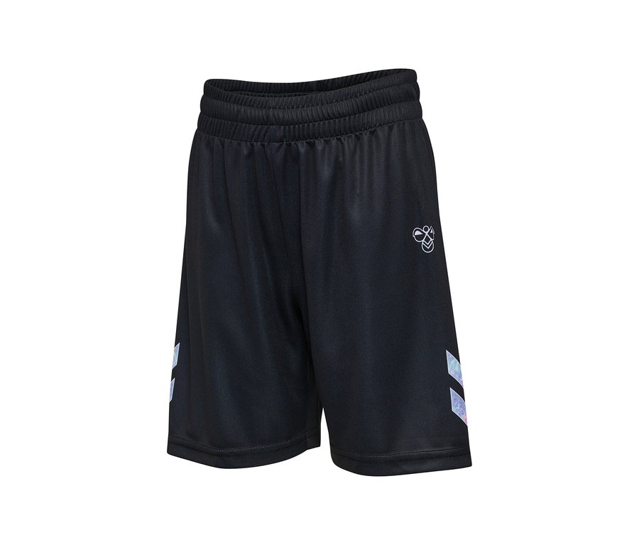 Czarne szorty hummel® HML Shimmer Shorts z elastycznym pasem, białym logo i opalizującymi paskami w kształcie szewronu po bokach.