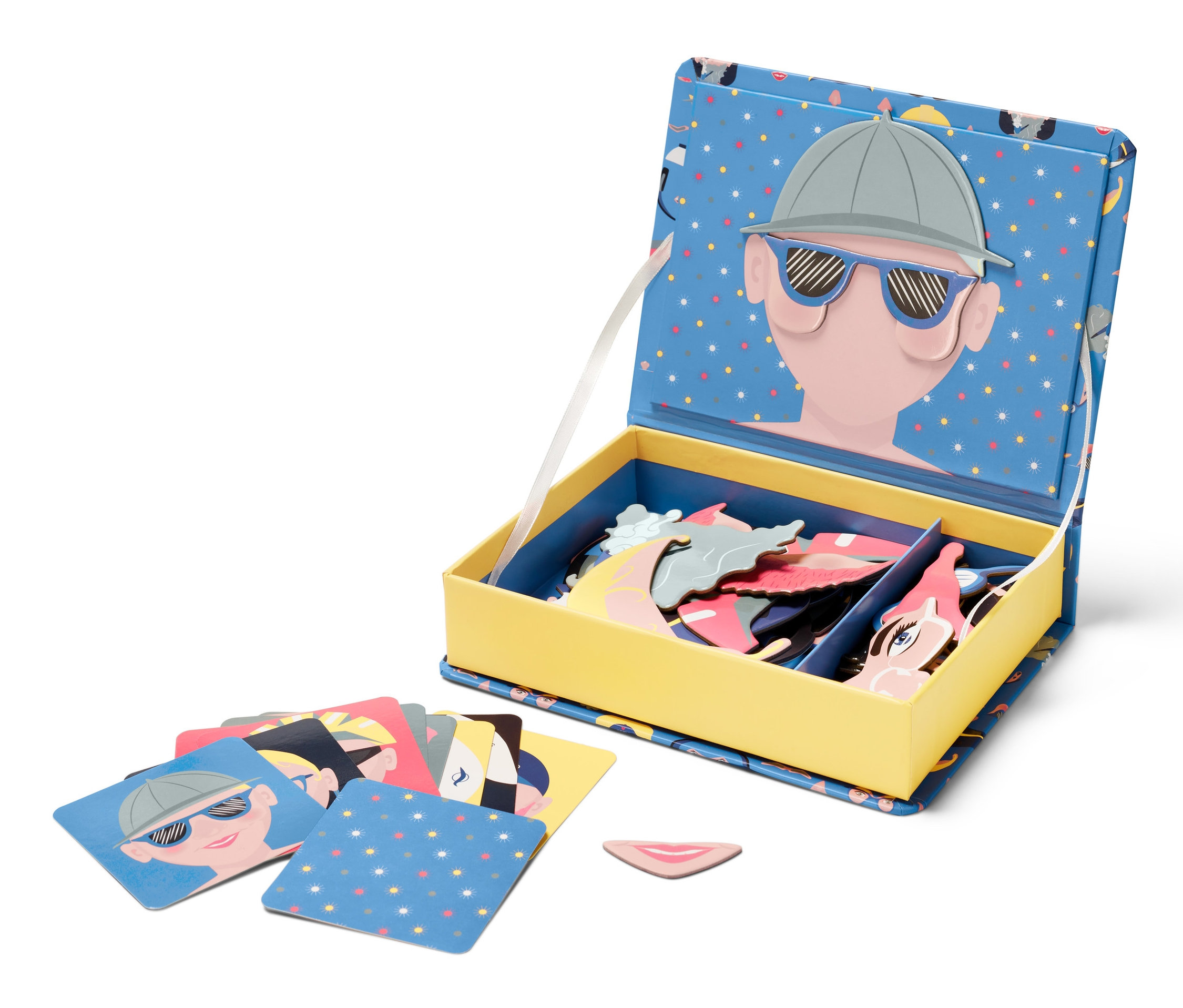 Otwarta podróżna gra magnetyczna »twarze« z różnymi kartami i elementami magnetycznymi.