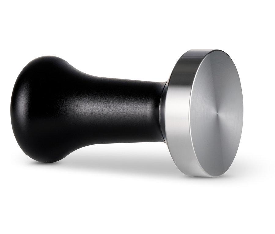 Czarny tamper leży na boku.