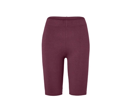 Krótkie legginsy na białym tle.