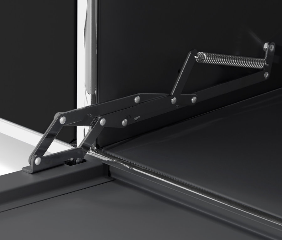 Szczegół mechanizmu otwierania klapy czarnej szafki CN3.