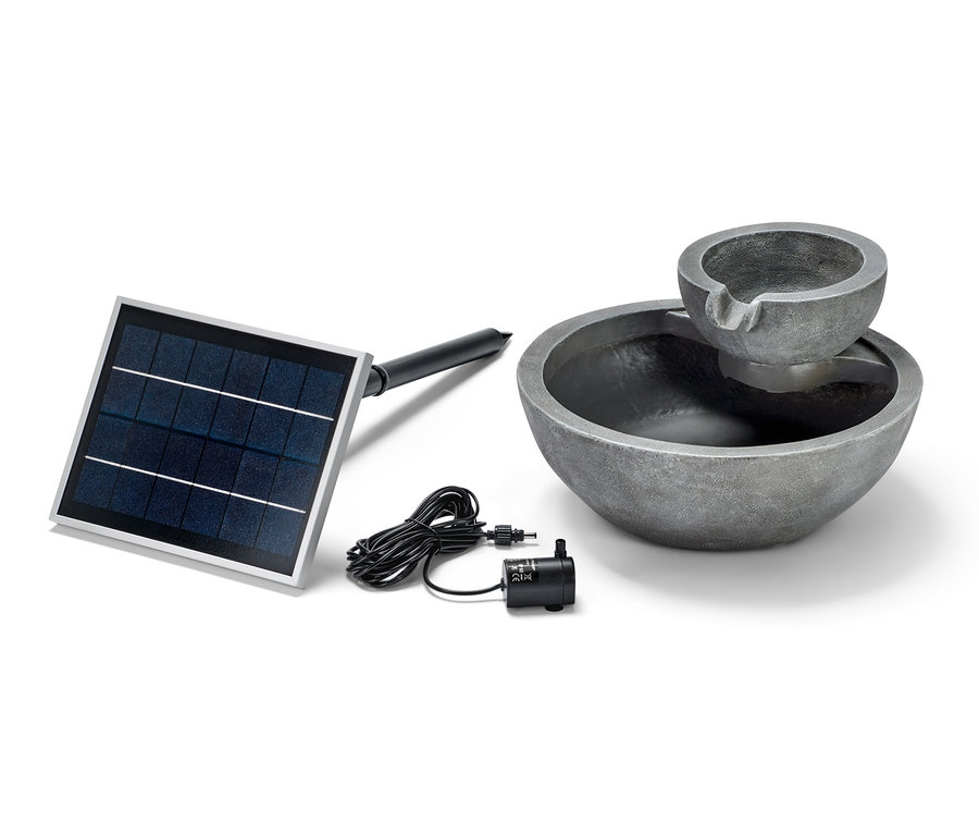 Solarna fontanna ogrodowa z panelem słonecznym i pompą.