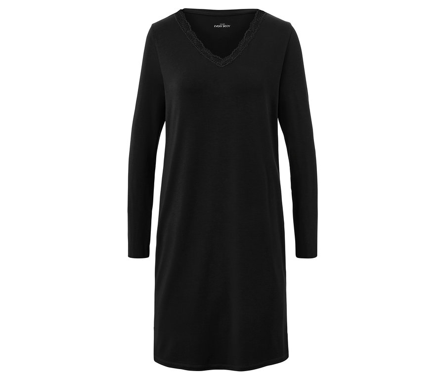 Czarna koszula nocna z długim rękawem i koronką wokół dekoltu w kształcie litery V.