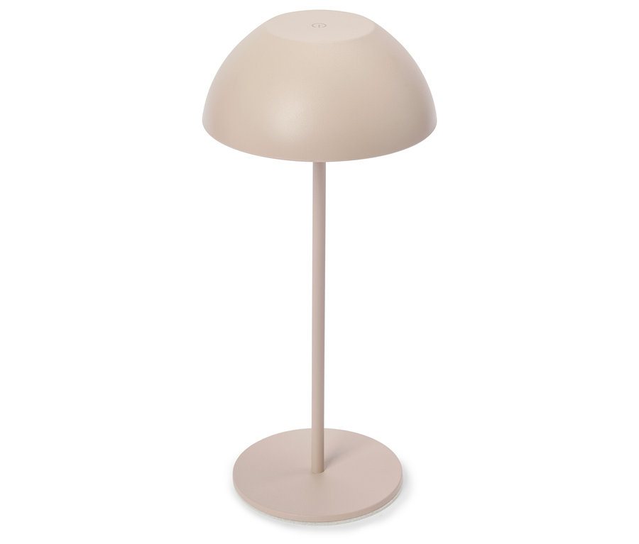 Beżowa lampa stołowa z okrągłym kloszem i podstawą na białym tle.