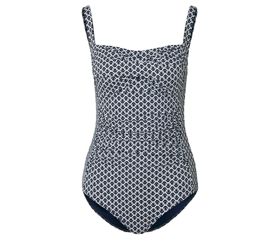 Cały strój kąpielowy w kolorze biało-niebieskim.