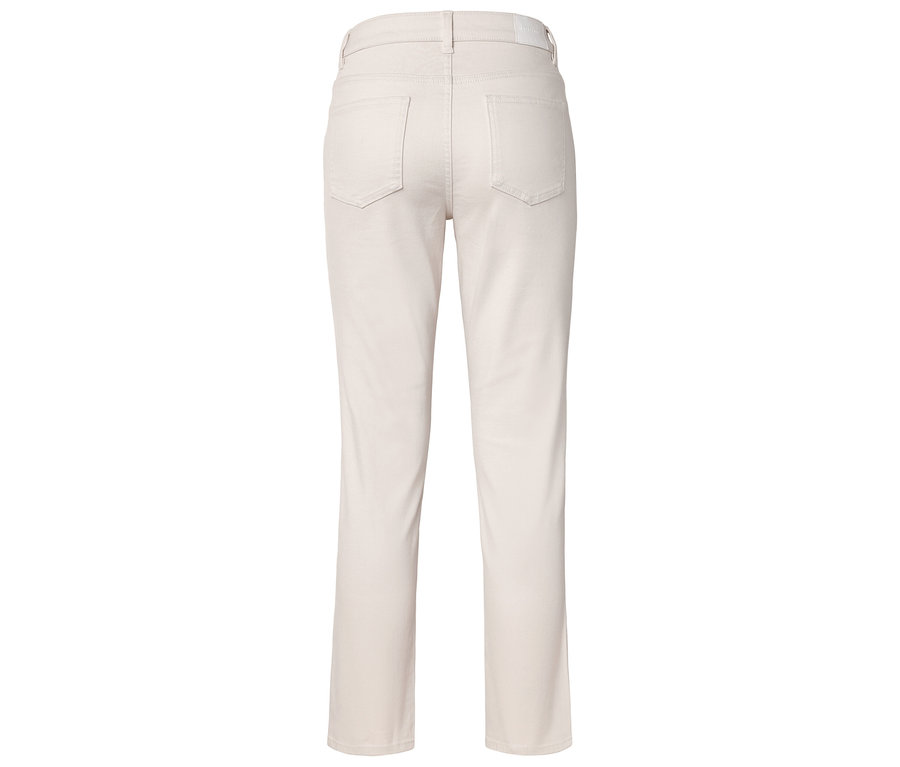 Widok z tyłu jasno-beżowych prostych spodni z kieszeniami.