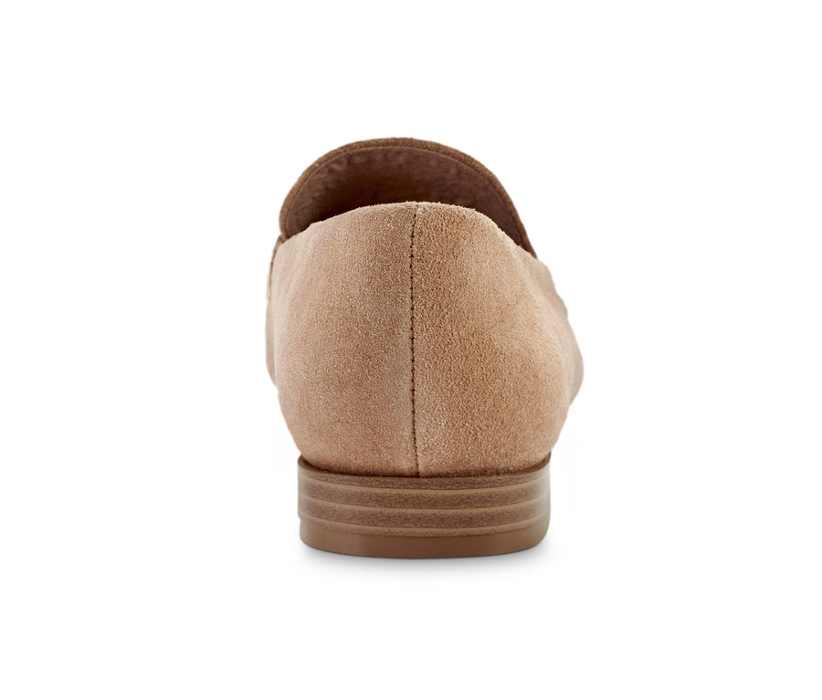 Widok z tyłu półbuta ze skóry welurowej.