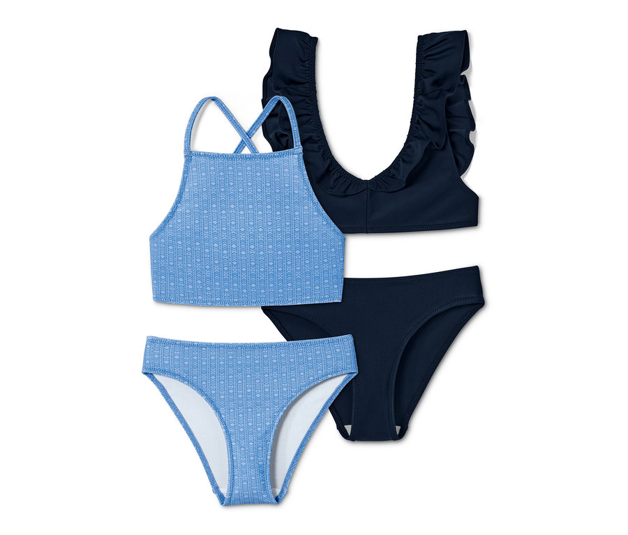 Zestaw bikini: niebieski top we wzory i granatowe majtki.