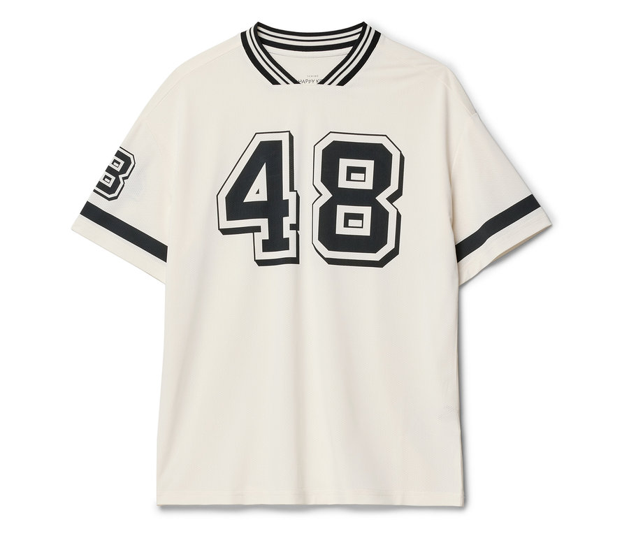 Kremowa koszulka z czarnym numerem 48 z przodu i numerem 3 na rękawie.