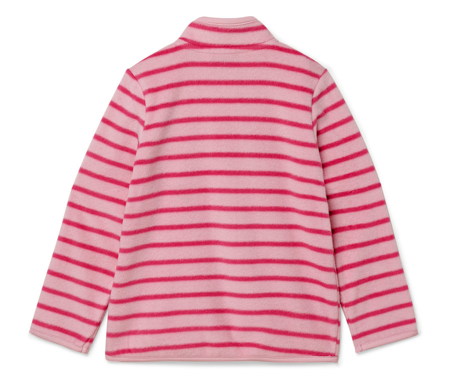 Widok z tyłu różowo-czerwonej bluzy polarowej w paski z kołnierzem.