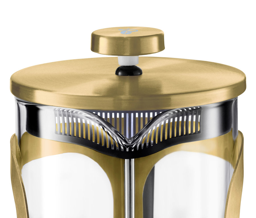 Zbliżenie na złoty zaparzacz tłokowy na 6 filiżanek.