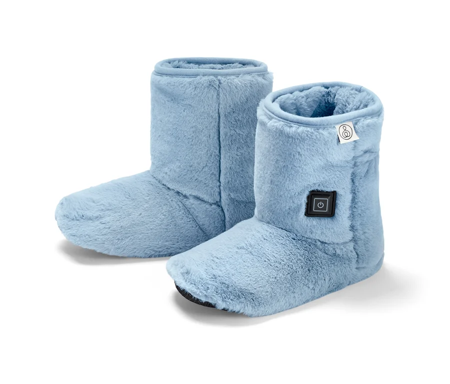 Dwa jasnoniebieskie buty rozgrzewające.