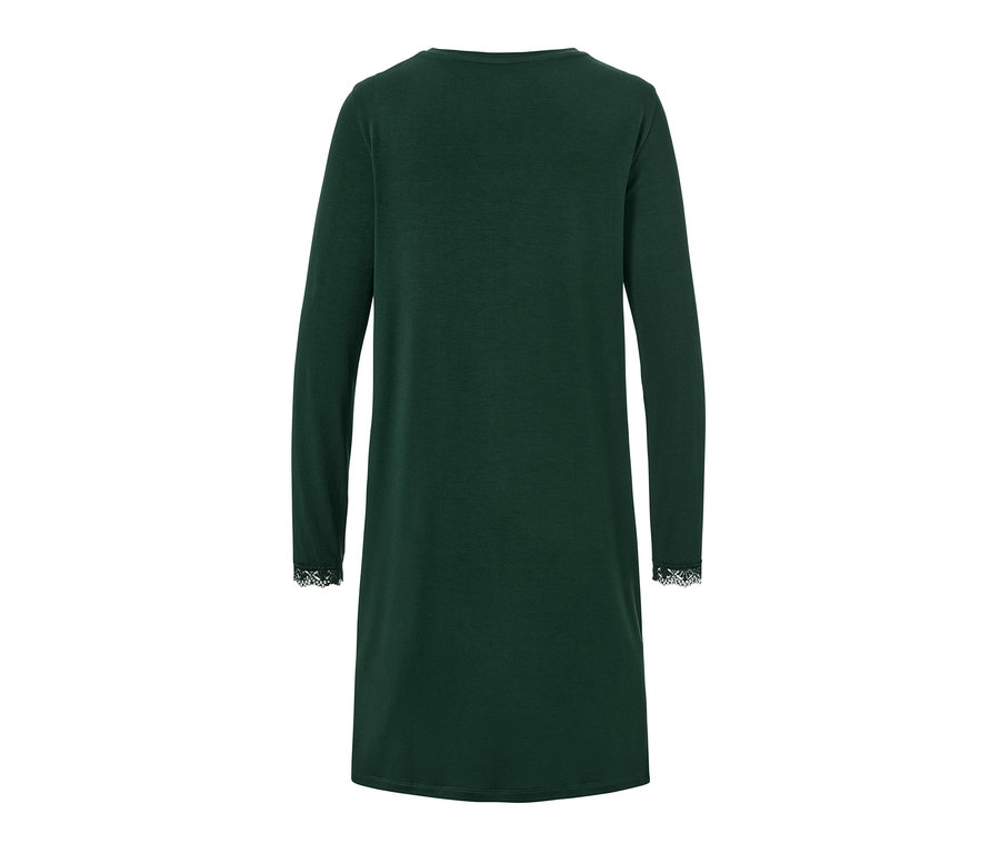 Ciemnozielona koszula nocna z koronkowym wykończeniem na rękawach.