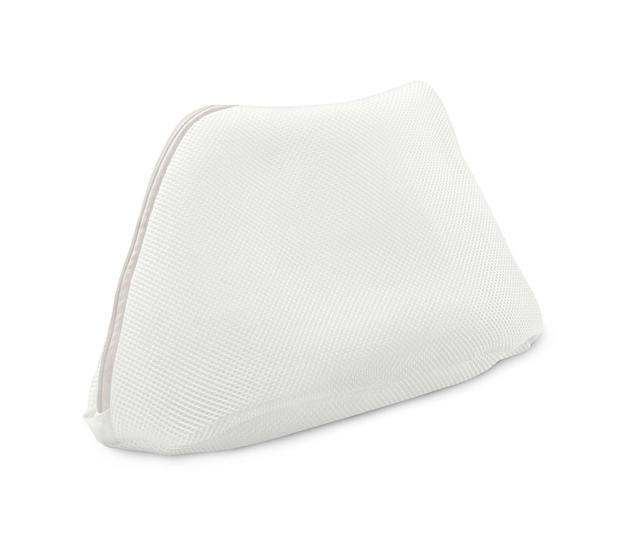 Biały woreczek do prania butów z zamkiem błyskawicznym leży na białym tle.