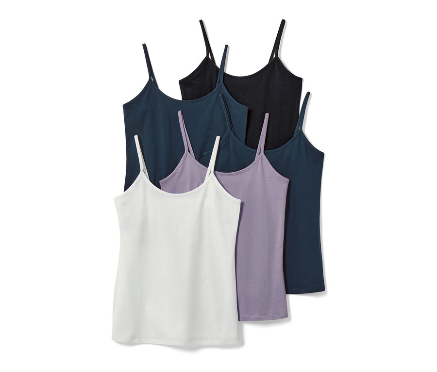 Pięć podkoszulek: biała, jasnofioletowa, dwie granatowe i czarna.