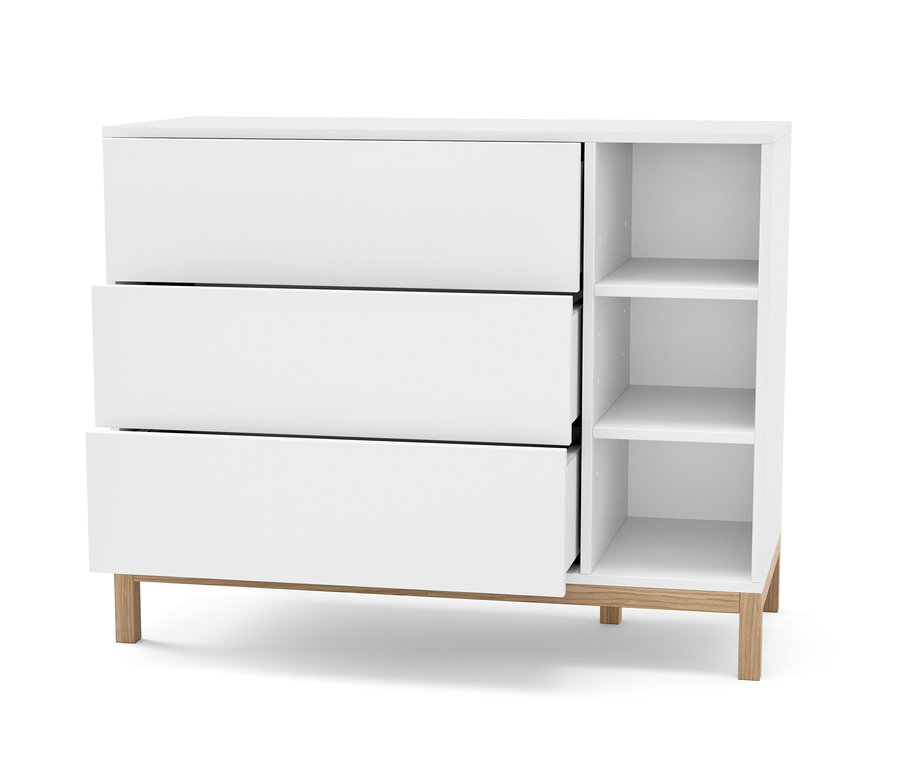 Biała komoda z trzema szufladami, jedna szuflada jest otwarta.